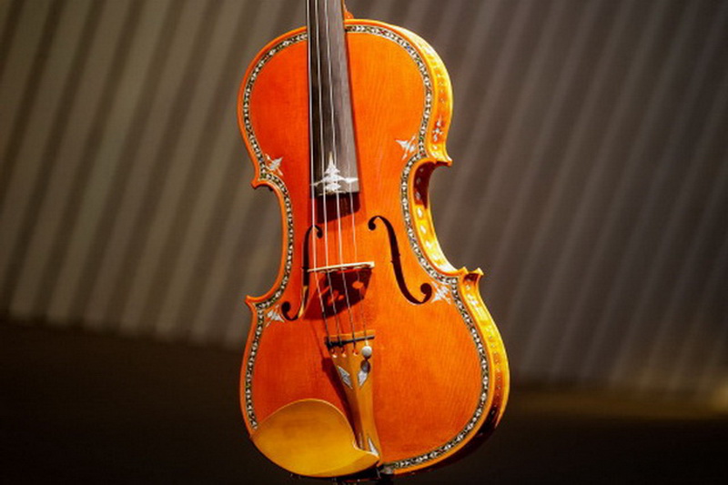 Osmium violin